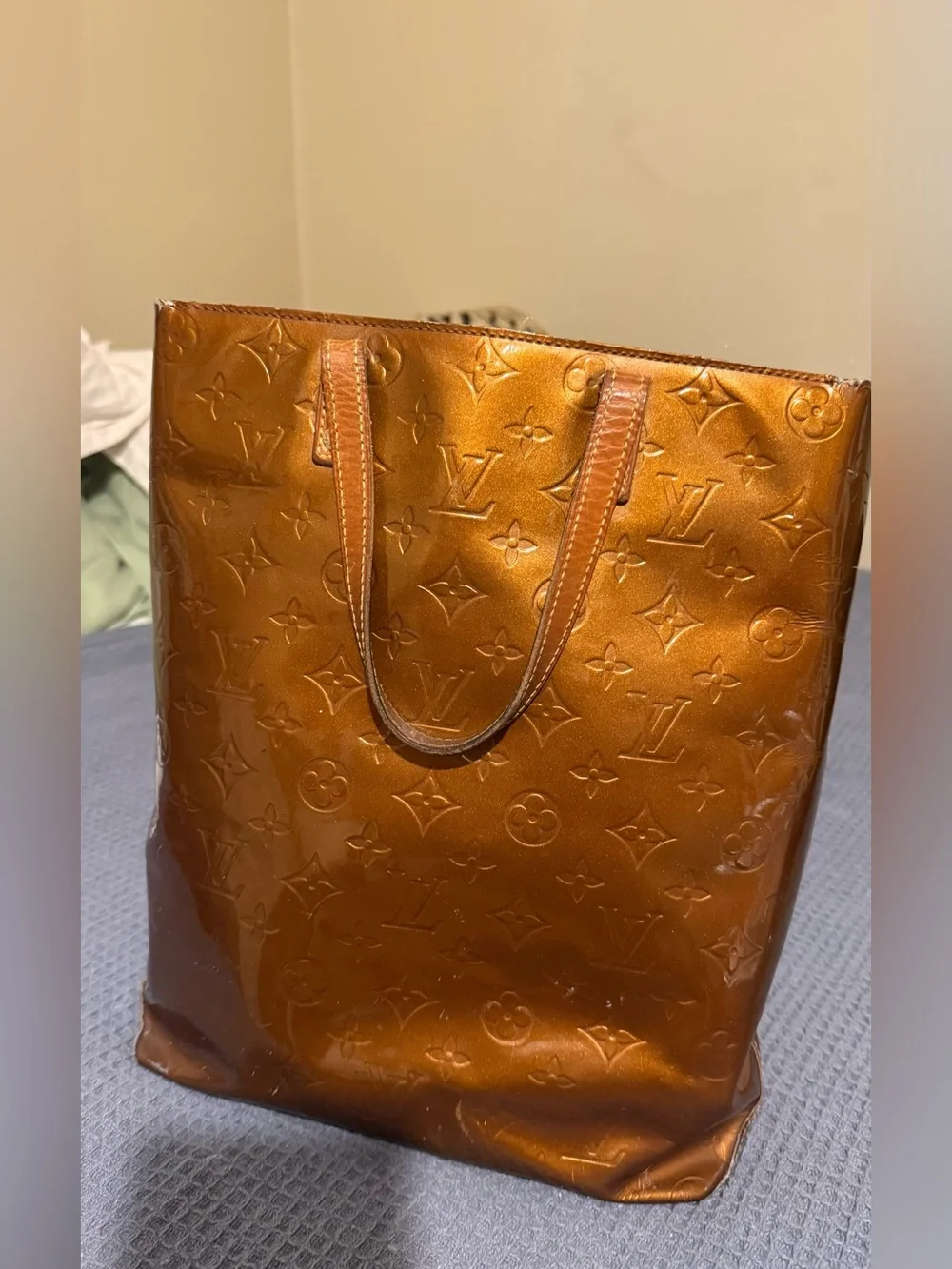 Louis Vuitton Monogram Vernis Reade MM - with original dust cover. Pre-loved.
